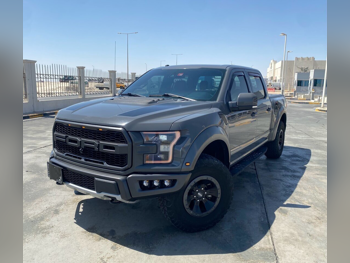 Ford Raptor SVT 2018 Automatic 164,000 Km 6 Cylinder Four Wheel Drive (4WD) Pick Up Gray and Black