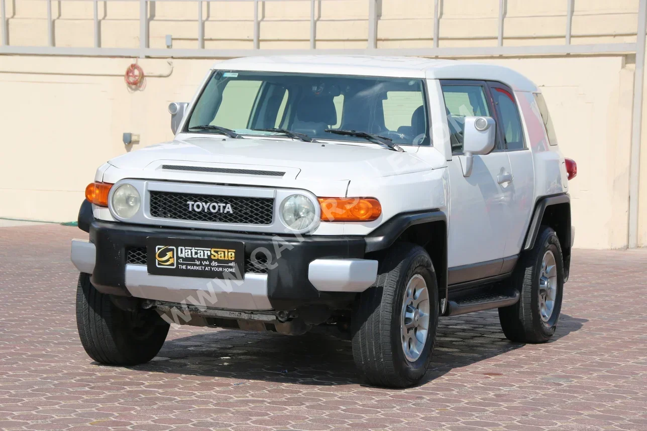 Toyota  FJ Cruiser  2012  Automatic  169,000 Km  6 Cylinder  Four Wheel Drive (4WD)  SUV  White