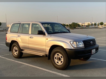 تويوتا  لاند كروزر  جي  2004  عادي  231,000 كم  6 سلندر  دفع رباعي  سيدان  فضي