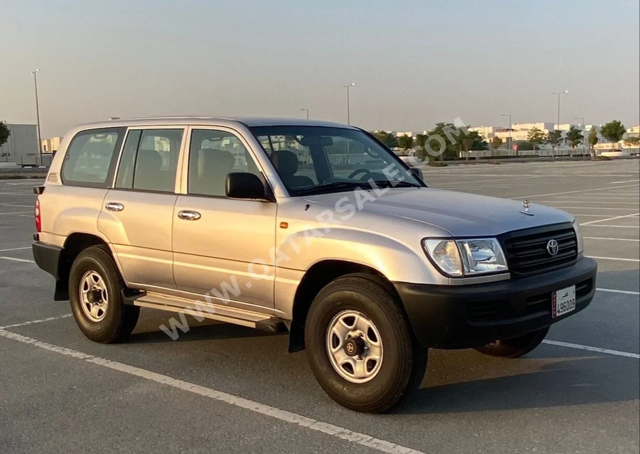 Toyota  Land Cruiser  G  2004  Manual  231,000 Km  6 Cylinder  Four Wheel Drive (4WD)  Sedan  Silver