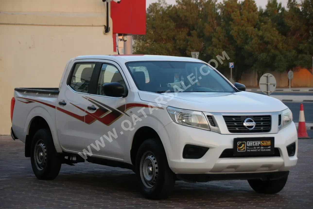 Nissan Navara 2020 Manual 120,000 Km 4 Cylinder Rear Wheel Drive (RWD) Pick Up White