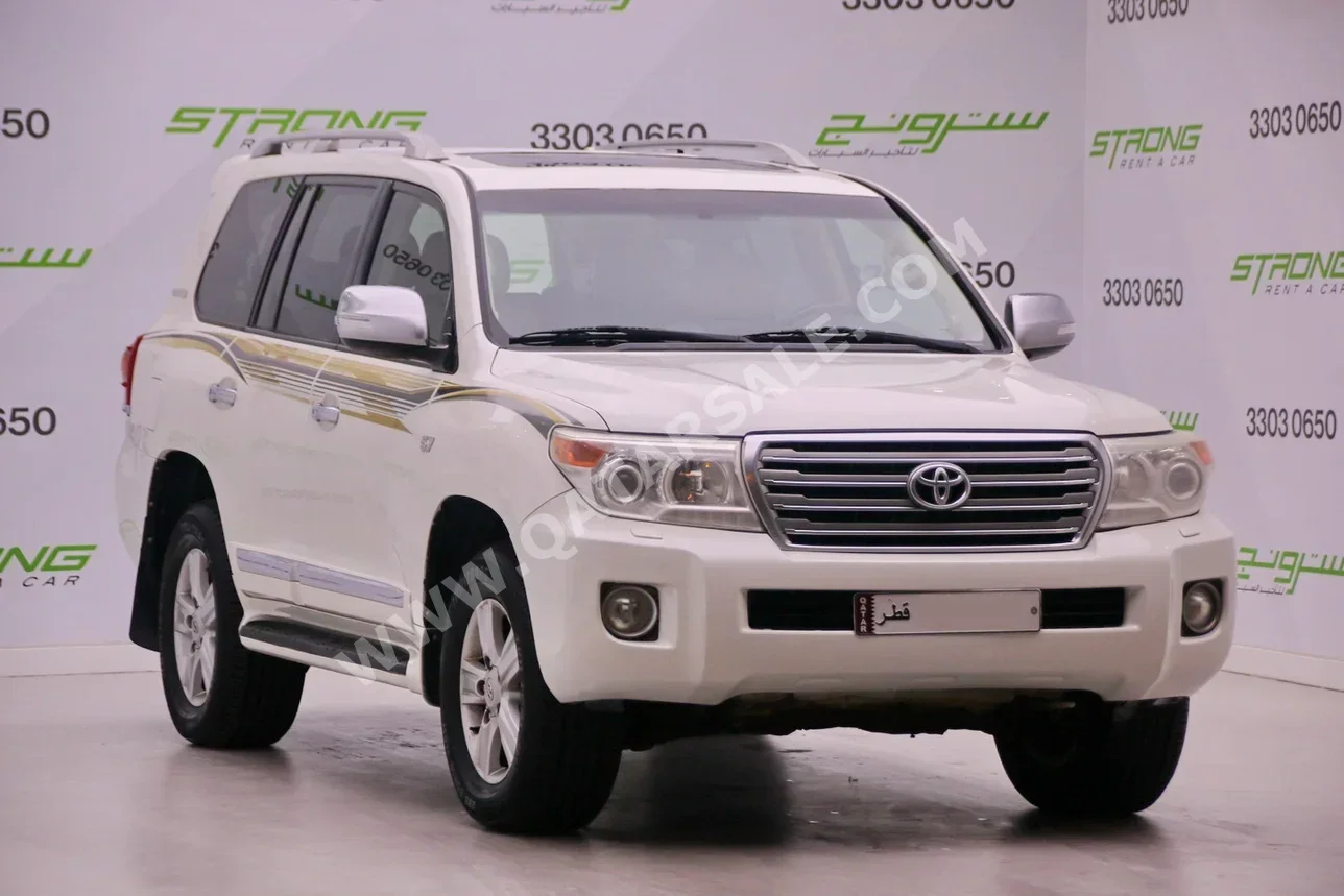 تويوتا  لاند كروزر  في اكس ار  2014  اوتوماتيك  210,000 كم  8 سلندر  دفع رباعي  اس يو في  أبيض