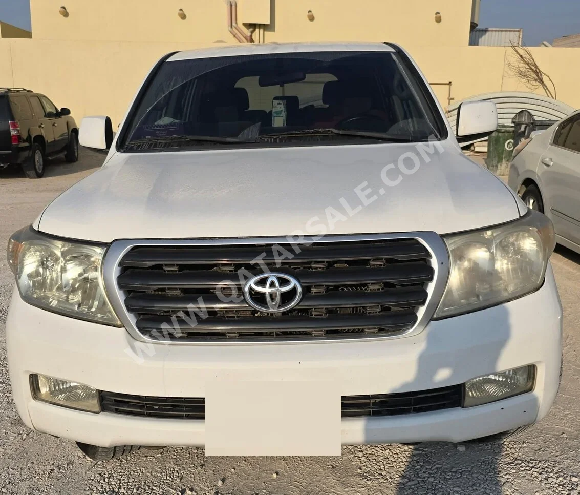 Toyota  Land Cruiser  G  2010  Automatic  371,000 Km  6 Cylinder  Four Wheel Drive (4WD)  SUV  White