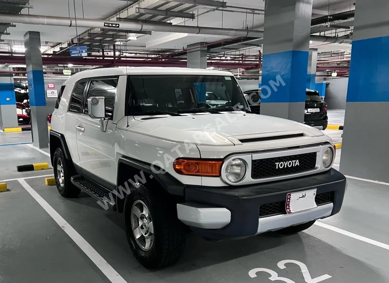 Toyota  FJ Cruiser  2009  Automatic  358,000 Km  6 Cylinder  Four Wheel Drive (4WD)  SUV  White