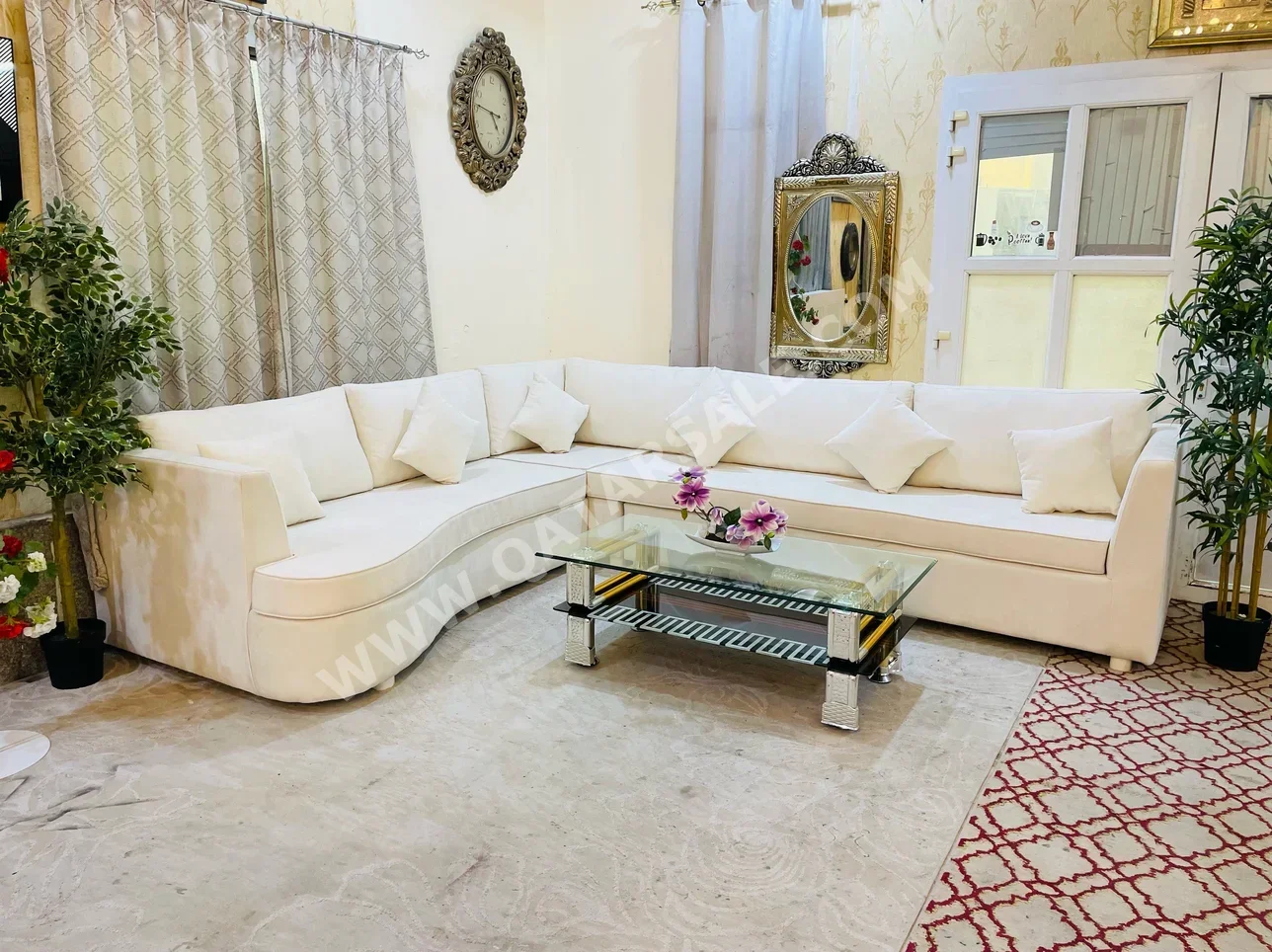 الأرائك والكنب والكراسي شكل L  - أبيض