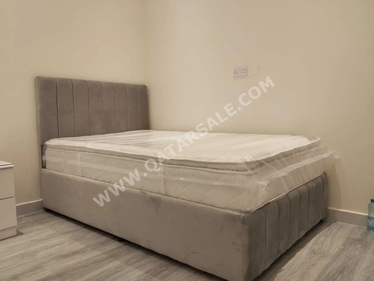 Beds - Lifestyle  - Twin  - Gray  - Mattress Included