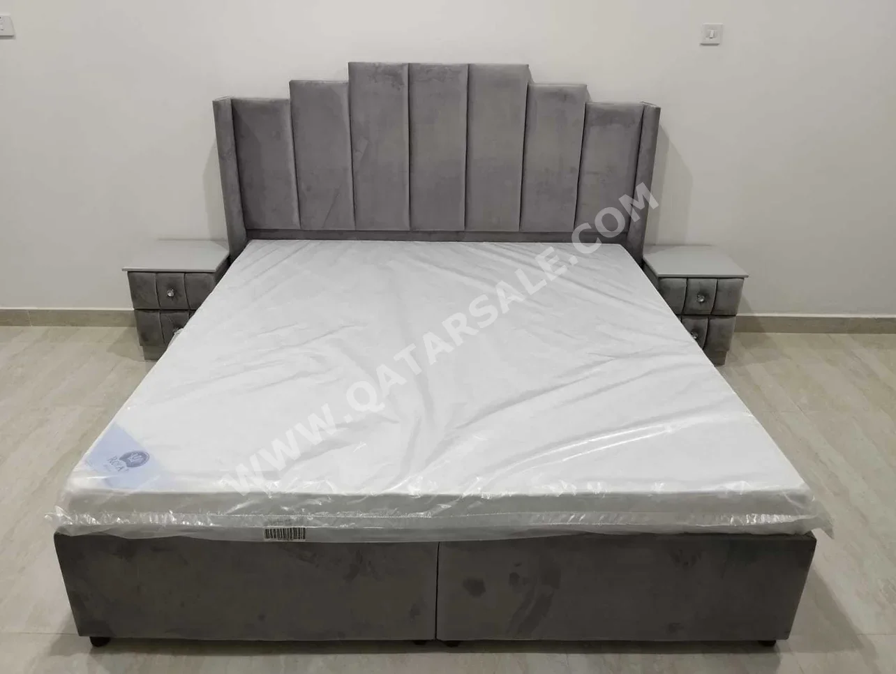 Beds - Lifestyle  - King  - Green  - Mattress Included  - With Bedside Table