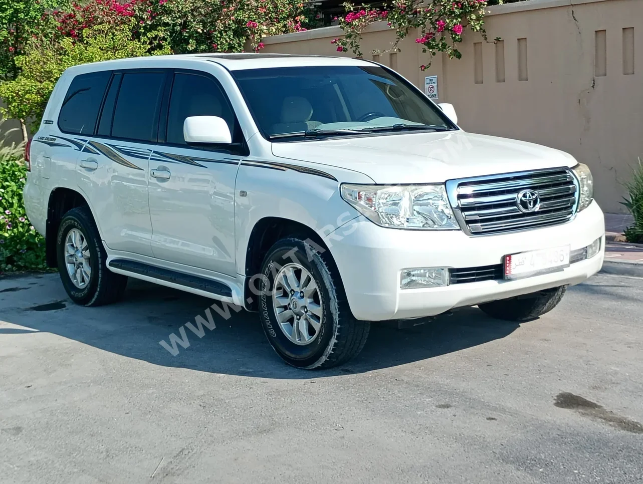 Toyota  Land Cruiser  GX  2011  Automatic  370,000 Km  6 Cylinder  Four Wheel Drive (4WD)  SUV  White