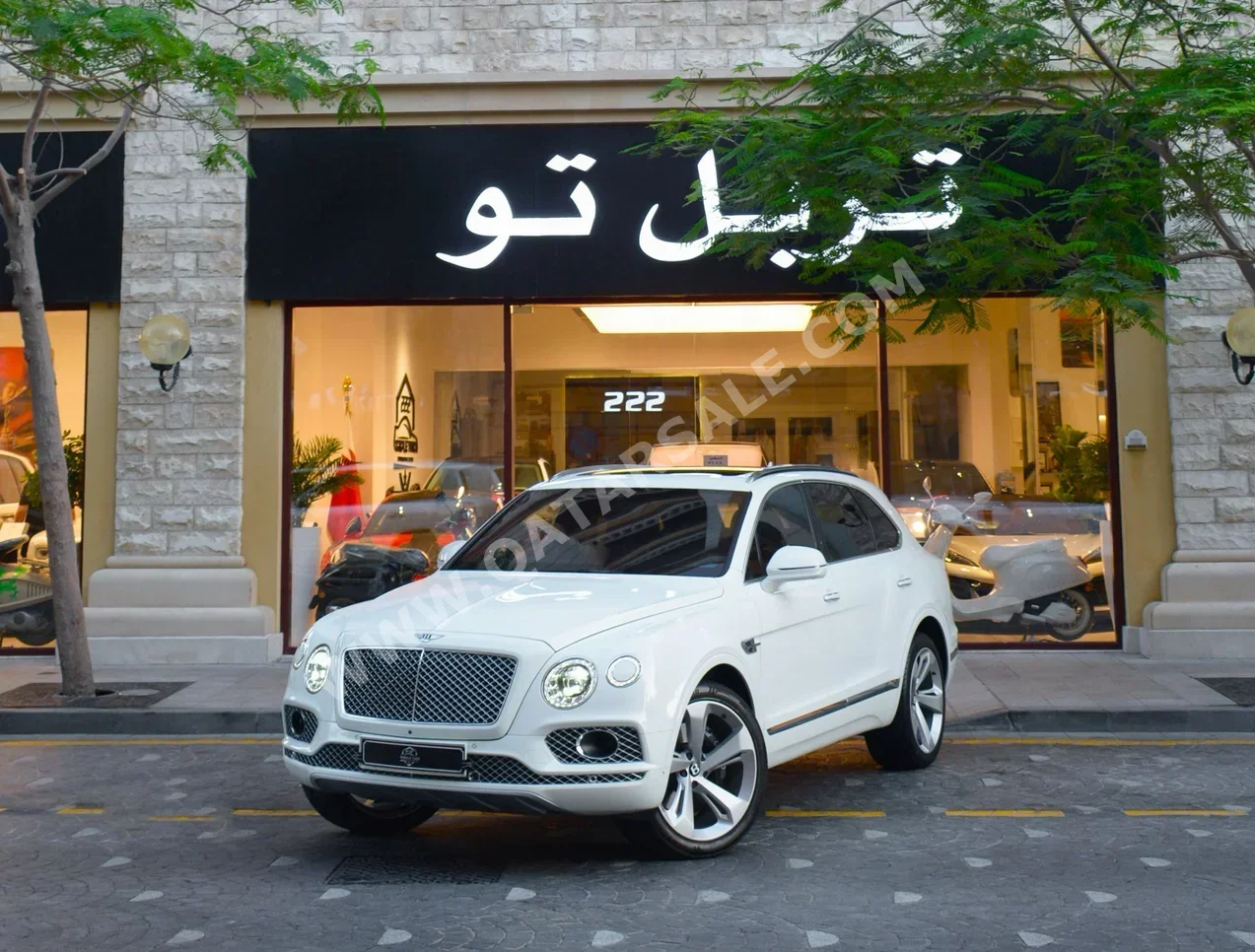 بنتلي  بينتايجا  2018  اوتوماتيك  164,500 كم  12 سلندر  دفع رباعي  اس يو في  أبيض