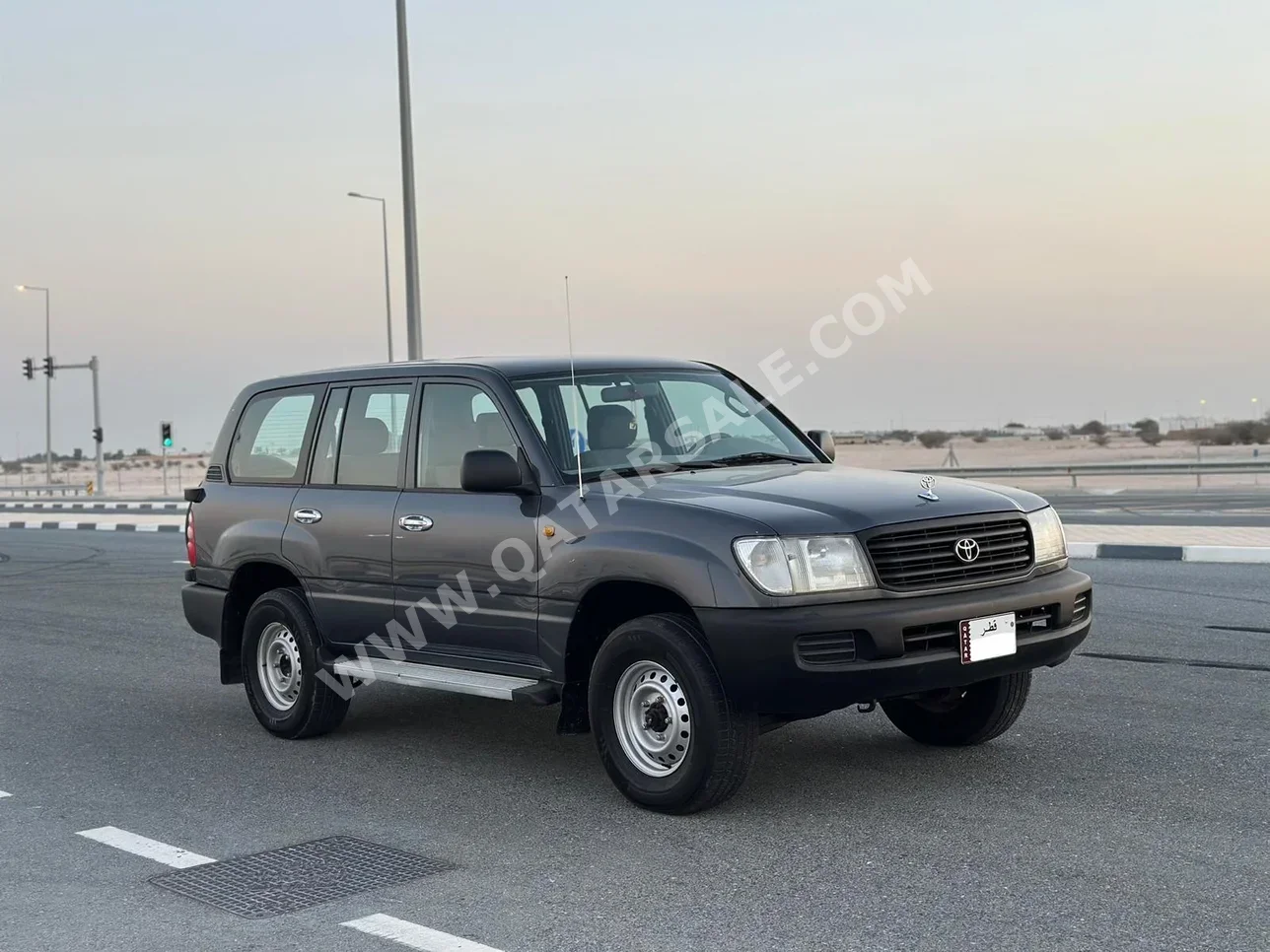 Toyota  Land Cruiser  G  2001  Manual  135,000 Km  6 Cylinder  Four Wheel Drive (4WD)  SUV  Dark Gray
