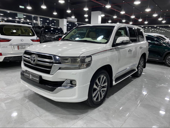 Toyota  Land Cruiser  GXR- Grand Touring  2019  Automatic  239,000 Km  8 Cylinder  Four Wheel Drive (4WD)  SUV  White
