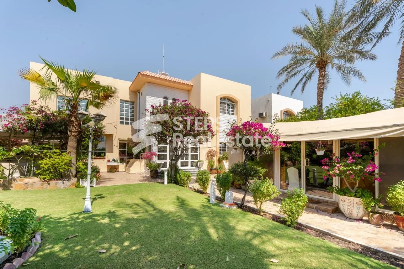 Family Residential  - Not Furnished  - Doha  - Nuaija  - 6 Bedrooms