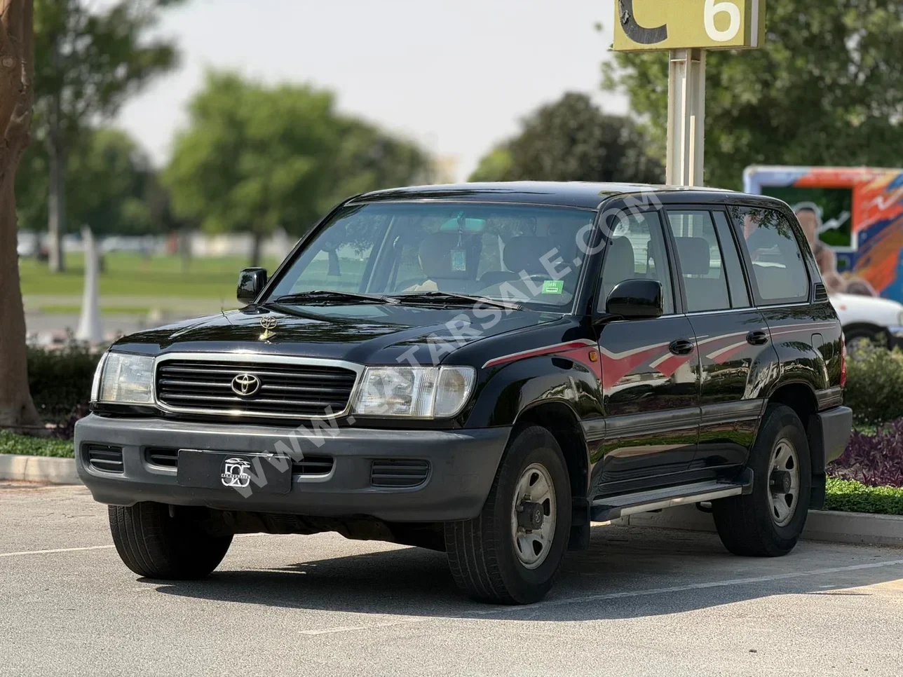 Toyota  Land Cruiser  GX  1998  Automatic  424,000 Km  6 Cylinder  Four Wheel Drive (4WD)  SUV  Black