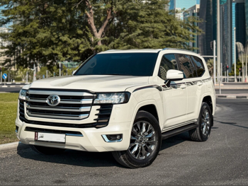 Toyota  Land Cruiser  GXR Twin Turbo  2023  Automatic  61,000 Km  6 Cylinder  Four Wheel Drive (4WD)  SUV  White
