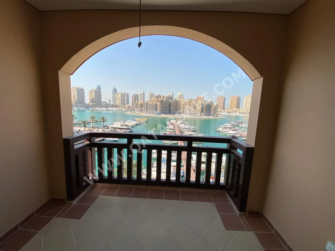 Townhouse  - Semi Furnished  - Doha  - The Pearl  - 2 Bedrooms