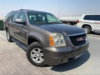 GMC  Yukon  2012  Automatic  186,000 Km  8 Cylinder  Rear Wheel Drive (RWD)  SUV  Brown