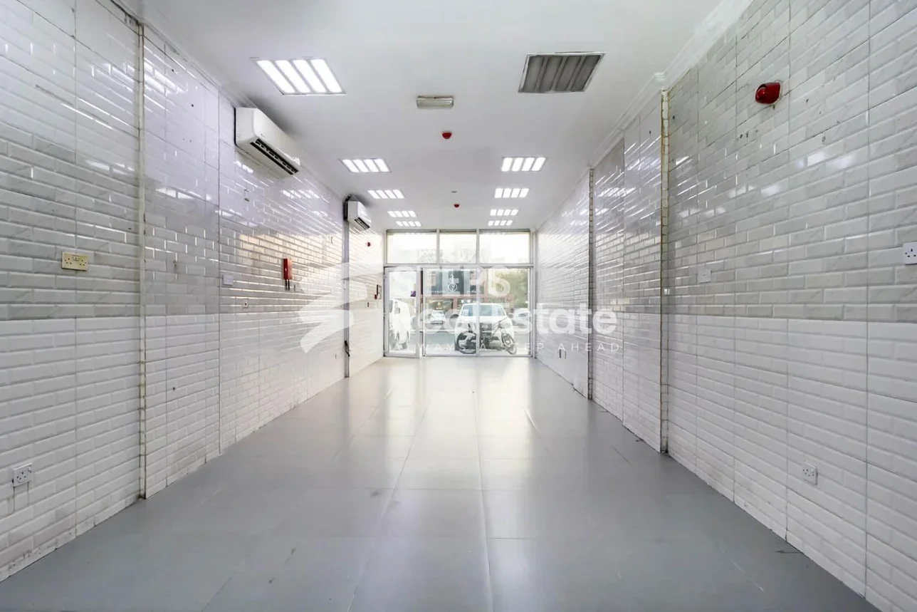 Commercial Shops - Not Furnished  - Umm Salal  For Rent  - Al Kharaitiyat