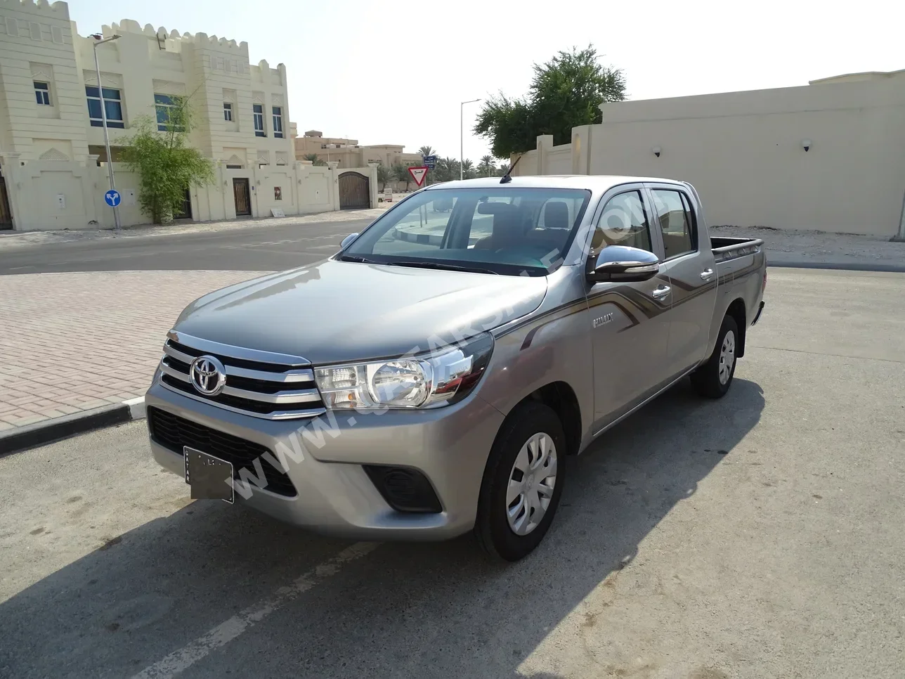 Toyota Hilux SR5 2017 Manual 123,000 Km 4 Cylinder Four Wheel Drive (4WD) Pick Up Silver
