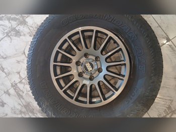 العجلات والجنوط (الرنقات) برايد صنع في قطر \  4 مواسم  تشمل الرنق  20 ميليمتر  17"