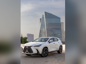 لكزس  ان اكس 350  إس يو في 4 في 4  أبيض  2025