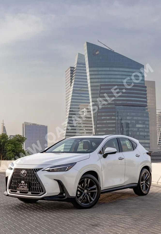 لكزس  ان اكس 350  إس يو في 4 في 4  أبيض  2025