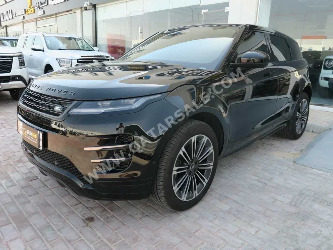 Land Rover  Evoque  2025  Automatic  11,000 Km  4 Cylinder  Four Wheel Drive (4WD)  SUV  Black  With Warranty