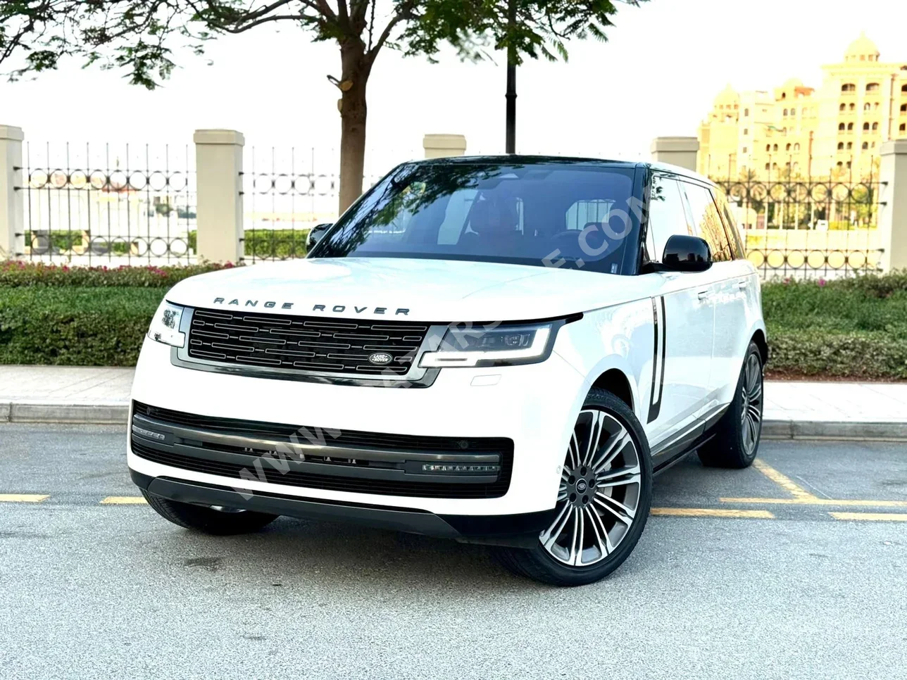 Land Rover  Range Rover  Vogue HSE  2023  Automatic  41,000 Km  8 Cylinder  Four Wheel Drive (4WD)  SUV  White  With Warranty