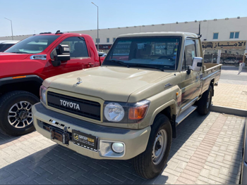 Toyota  Land Cruiser  LX  2016  Manual  370,000 Km  6 Cylinder  Four Wheel Drive (4WD)  Pick Up  Beige