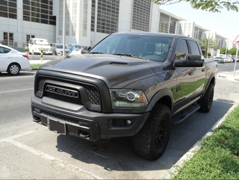 دودج رام ريبل 2016 اوتوماتيك 57,000 كم 8 سلندر دفع رباعي بيكب رمادي