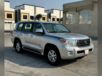 تويوتا  لاند كروزر  جي اكس ار  2014  اوتوماتيك  151,000 كم  8 سلندر  دفع رباعي  اس يو في  فضي