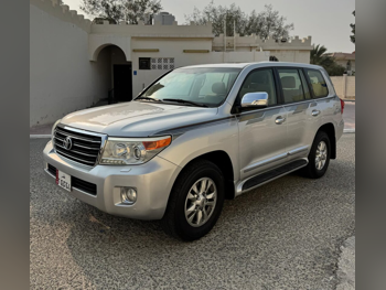Toyota Land Cruiser GXR 2014 Automatic 151,000 Km 8 Cylinder Four Wheel Drive (4WD) SUV Silver