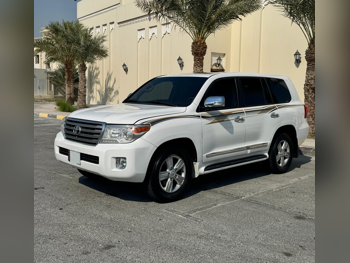 تويوتا لاند كروزر في اكس ار 2015 اوتوماتيك 295,000 كم 8 سلندر دفع رباعي اس يو في أبيض