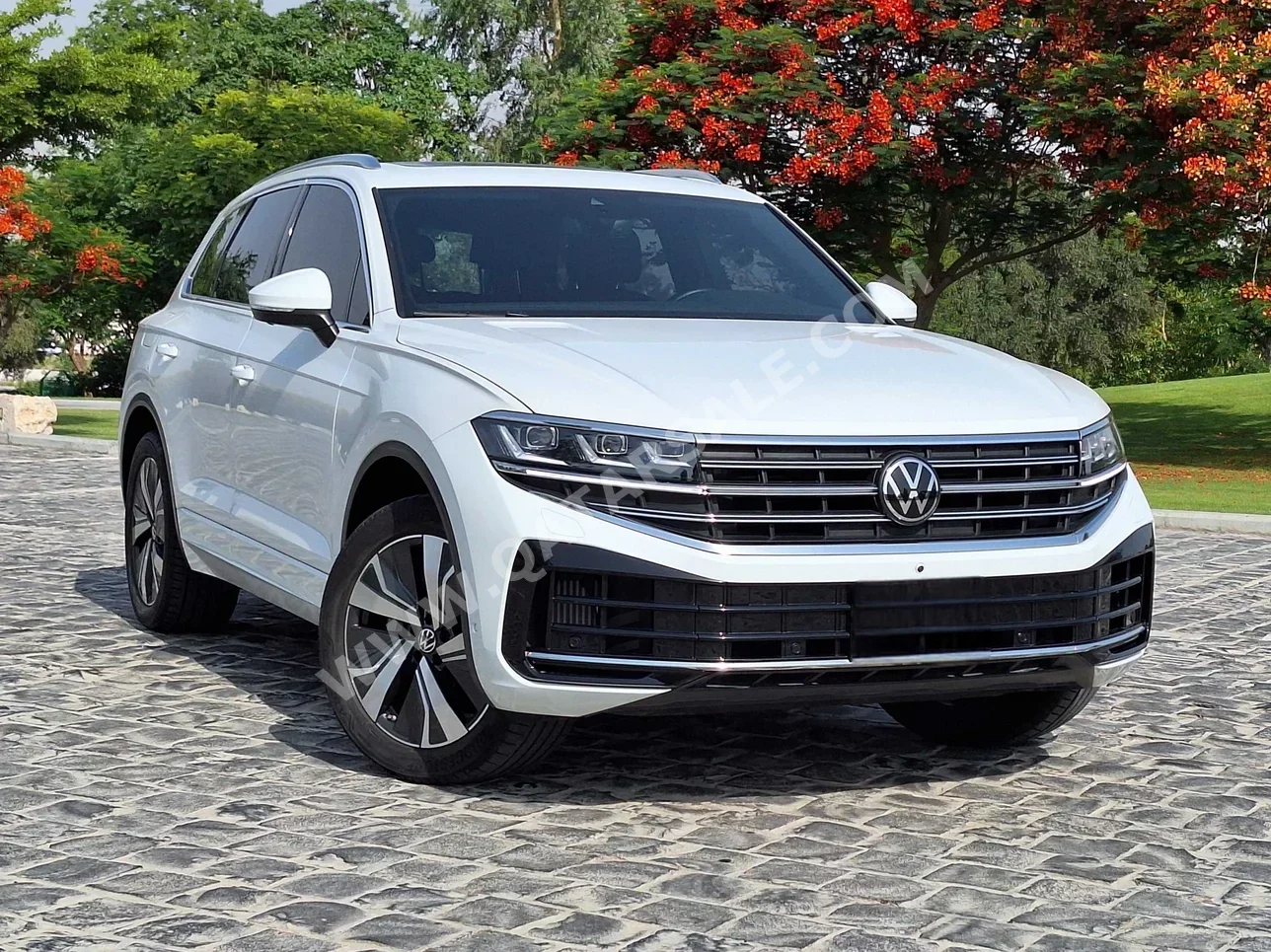 Volkswagen  Touareg  Elegance Premium  2024  Automatic  22,000 Km  6 Cylinder  Four Wheel Drive (4WD)  SUV  White  With Warranty