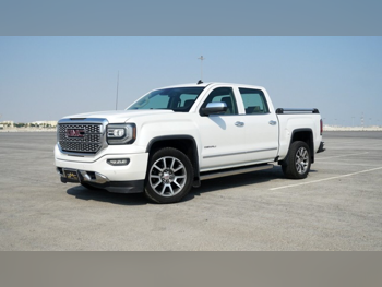 GMC  Sierra  Denali  2016  Automatic  168,000 Km  8 Cylinder  Four Wheel Drive (4WD)  Pick Up  White
