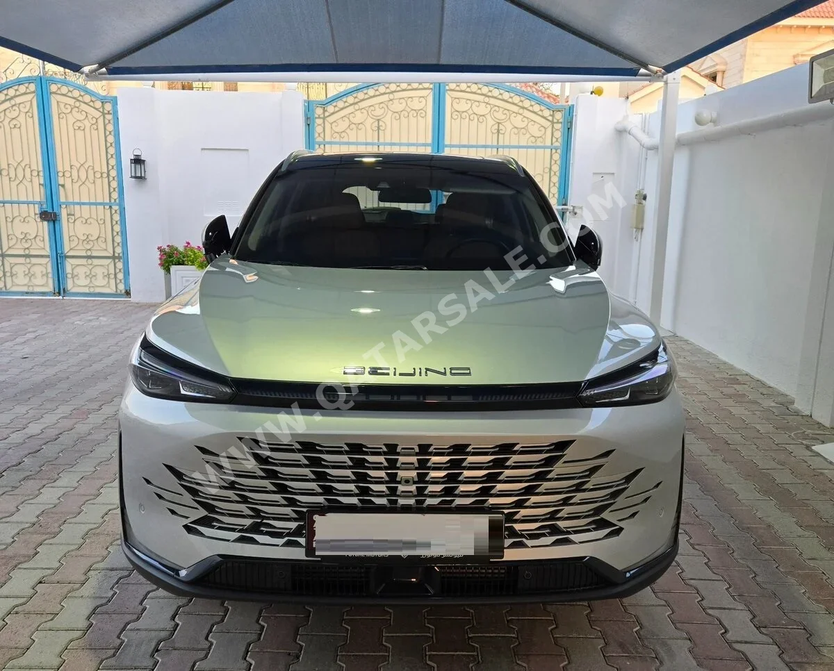 BAIC  X7  2024  Automatic  9,700 Km  4 Cylinder  Front Wheel Drive (FWD)  SUV  Silver and Black  With Warranty