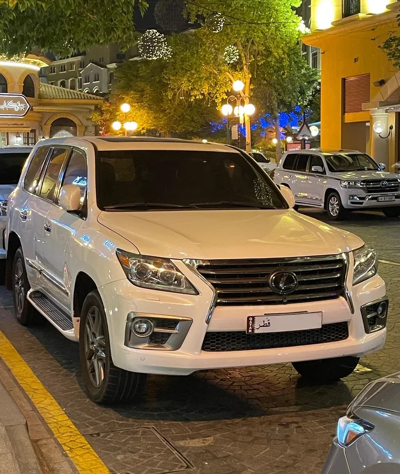 لكزس  ال اكس  570 اس  2015  اوتوماتيك  337,000 كم  8 سلندر  دفع رباعي  اس يو في  أبيض  تحت الضمان