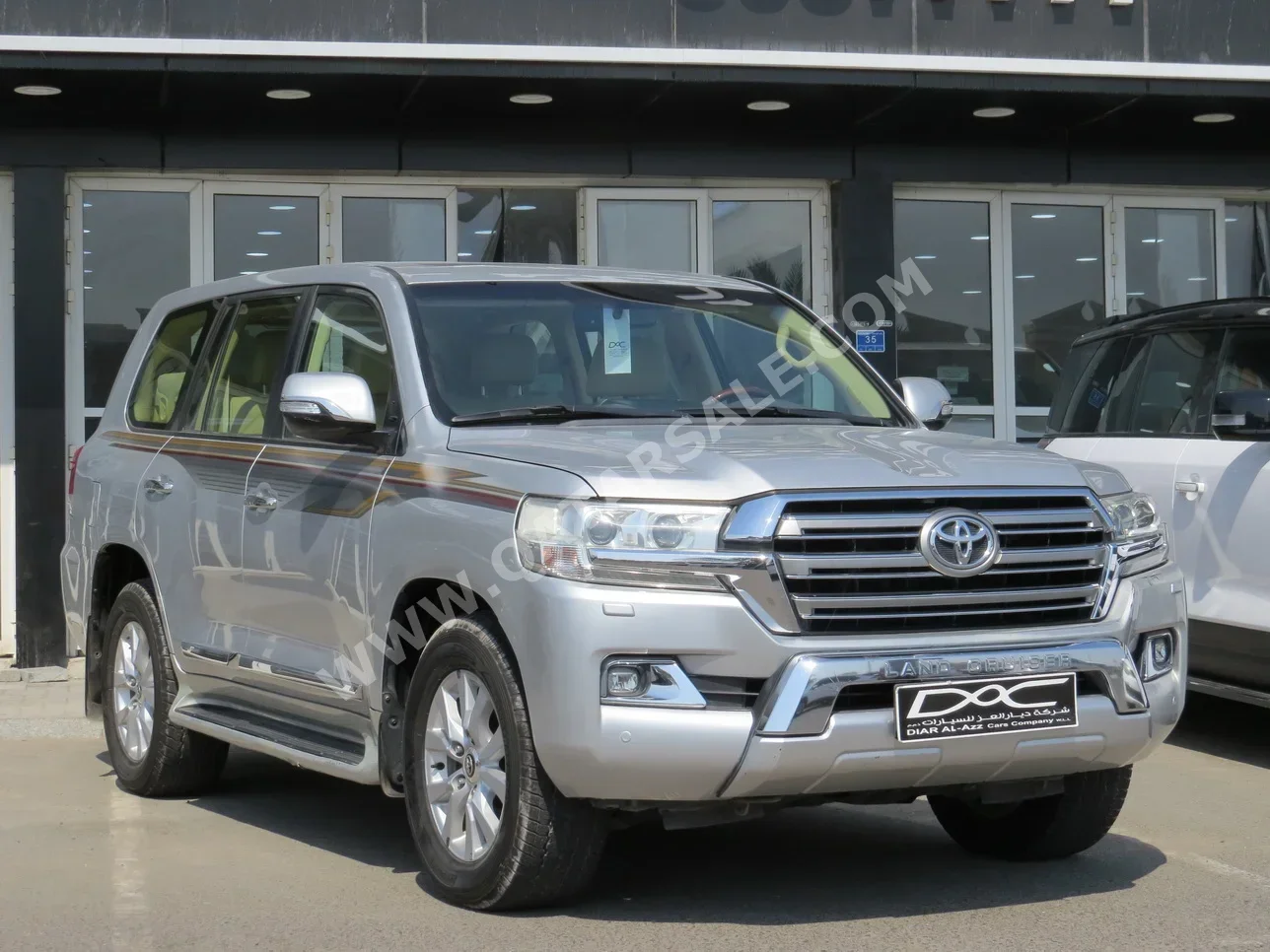 Toyota  Land Cruiser  GXR  2016  Automatic  192,000 Km  8 Cylinder  Four Wheel Drive (4WD)  SUV  Silver
