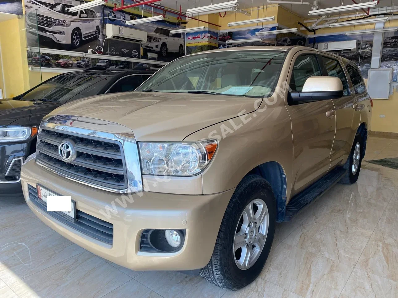 Toyota  Sequoia  2015  Automatic  300,000 Km  8 Cylinder  Four Wheel Drive (4WD)  SUV  Gold