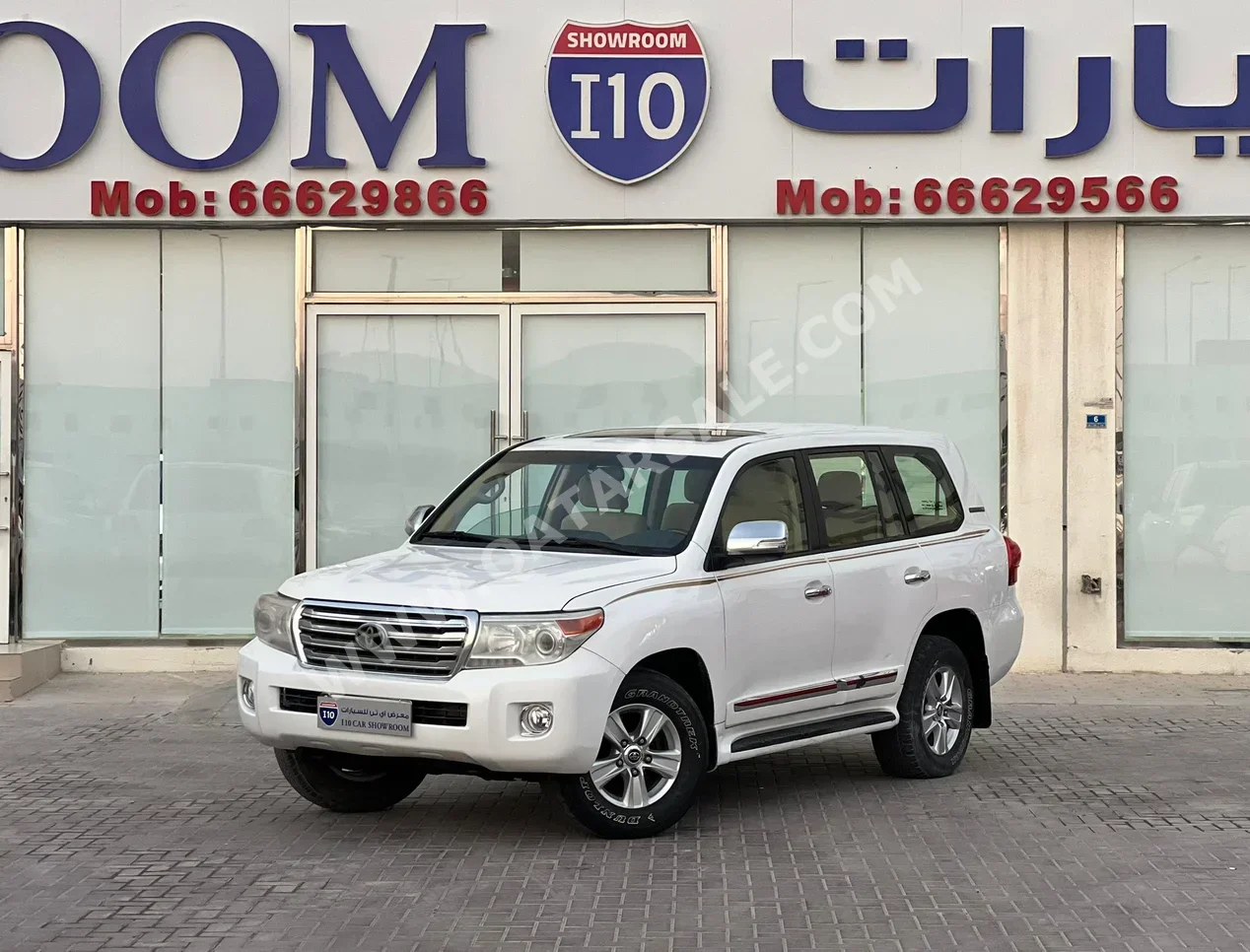 Toyota  Land Cruiser  GXR  2013  Automatic  445,000 Km  8 Cylinder  Four Wheel Drive (4WD)  SUV  White