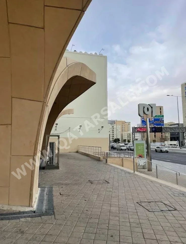 محلات تجارية - غير مفروشة  - الدوحة  للايجار  - مشيرب