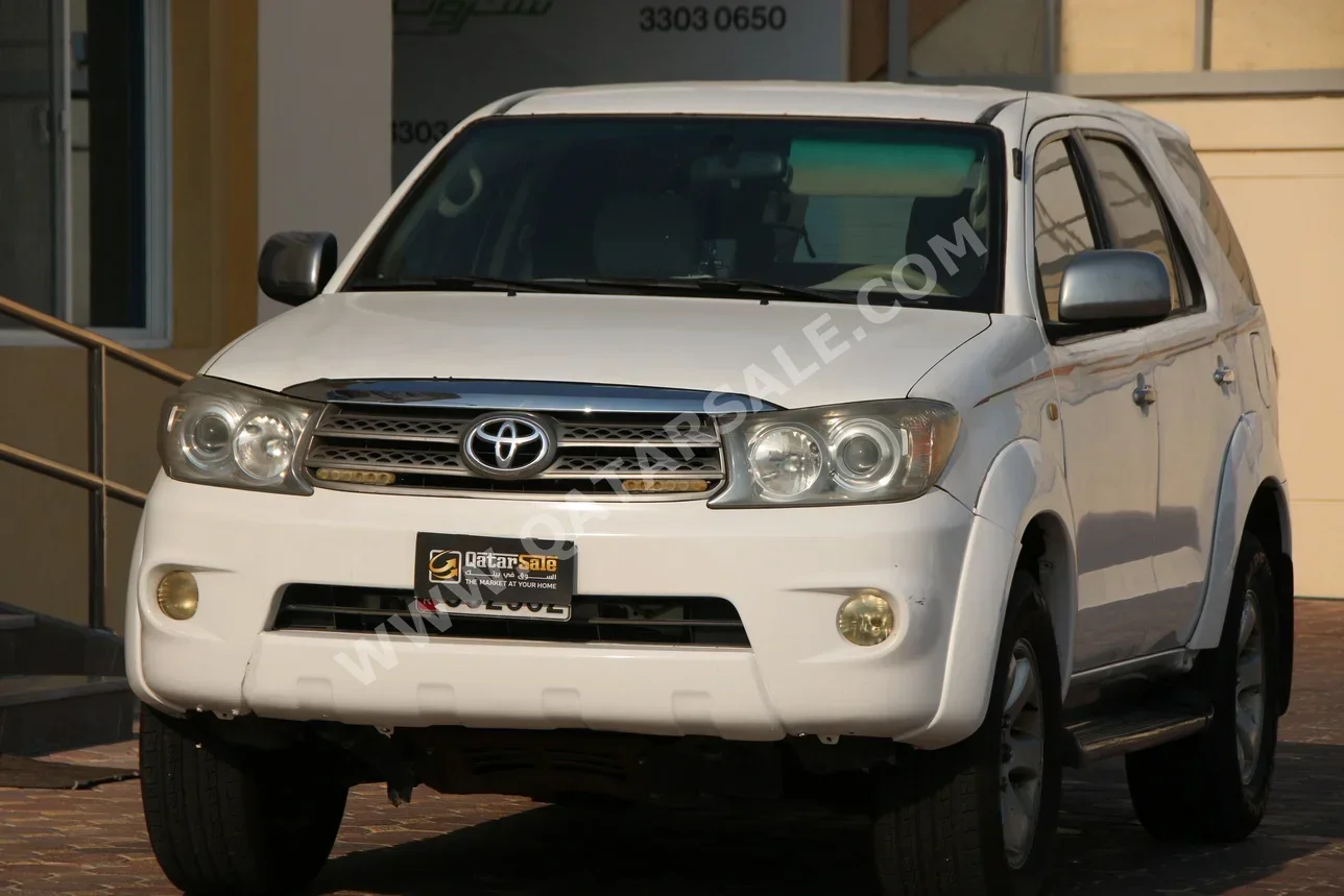 Toyota Fortuner 2011 Automatic 339,000 Km 4 Cylinder Four Wheel Drive (4WD) SUV White