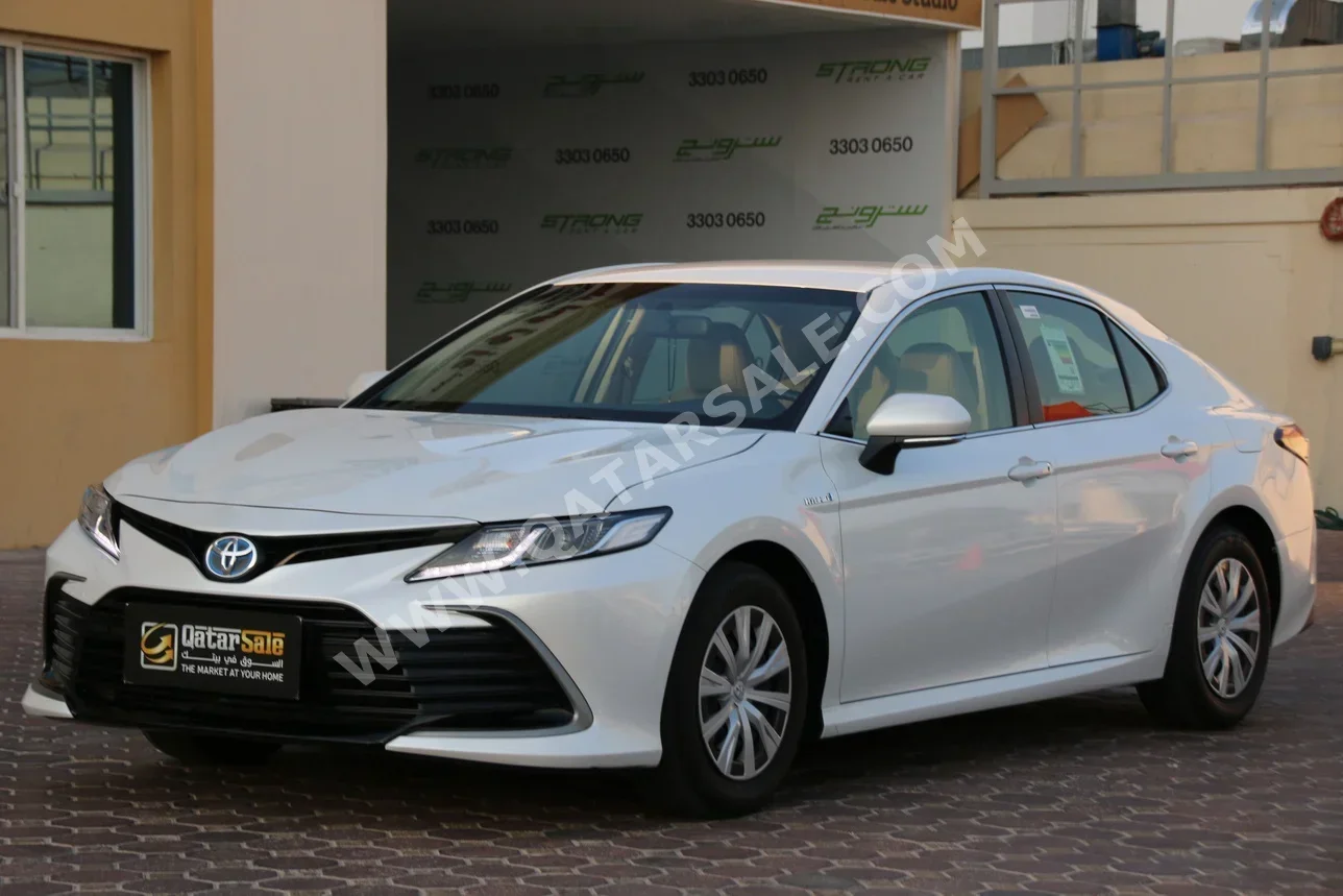 تويوتا  كامري  أل اي  2023  اوتوماتيك  29,000 كم  4 سلندر  سحب امامي  سيدان  أبيض لؤلؤي  تحت الضمان