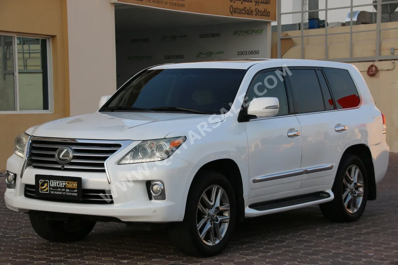 Lexus  LX  570  2013  Automatic  229,000 Km  8 Cylinder  Four Wheel Drive (4WD)  SUV  White
