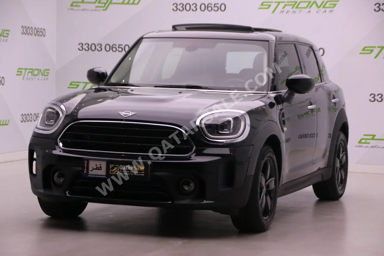 Mini  Cooper  CountryMan  2023  Automatic  33,000 Km  3 Cylinder  Front Wheel Drive (FWD)  Hatchback  Black  With Warranty