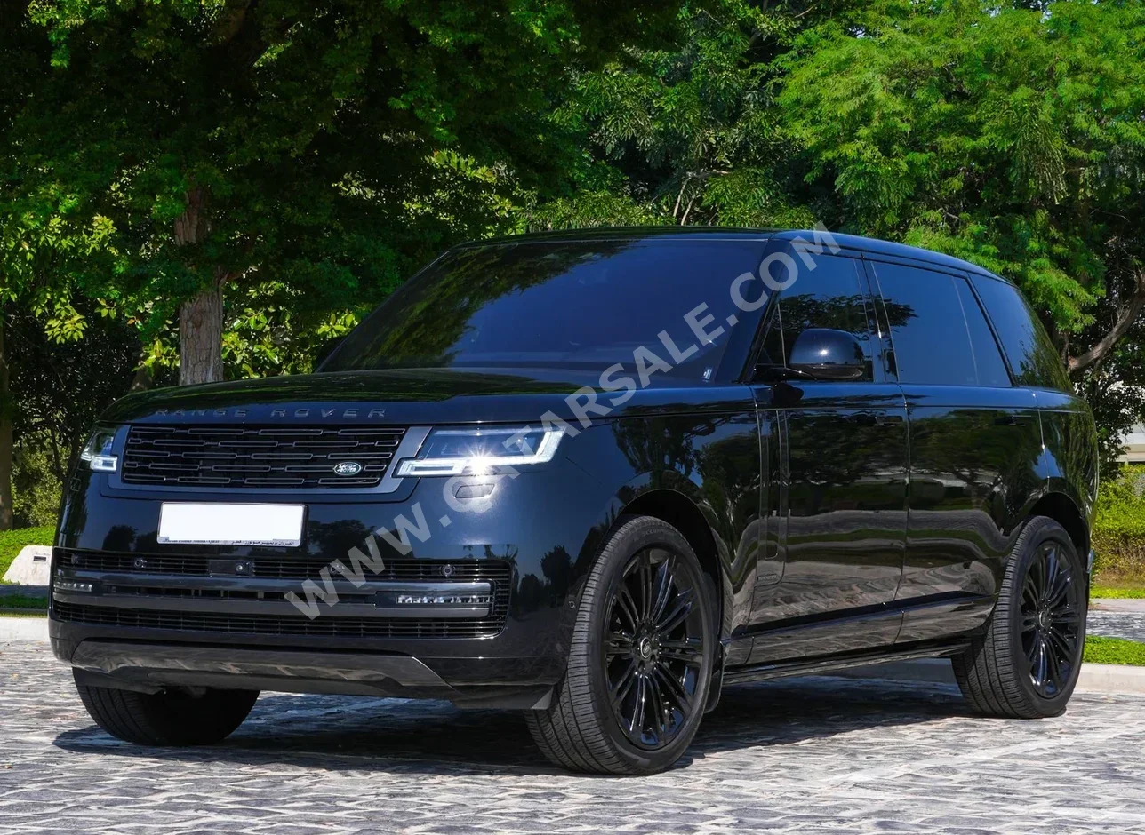 لاند روفر رنج روفر فوج 2023 اوتوماتيك 28,000 كم 8 سلندر دفع رباعي اس يو في أسود تحت الضمان