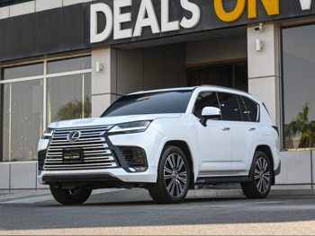 Lexus  LX  600  2022  Automatic  63,000 Km  6 Cylinder  All Wheel Drive (AWD)  SUV  White  With Warranty