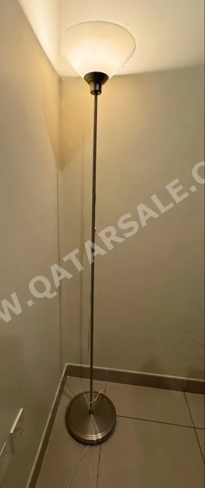 الإضاءة - مصابيح الطاولة والأرضية  - اللون البيج
