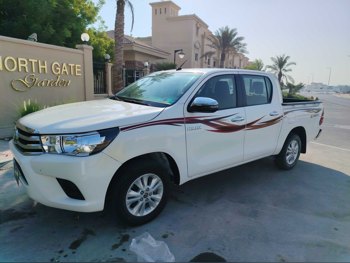 تويوتا هاي لوكس 2022 عادي 98,000 كم 4 سلندر سحب امامي بيكب أبيض