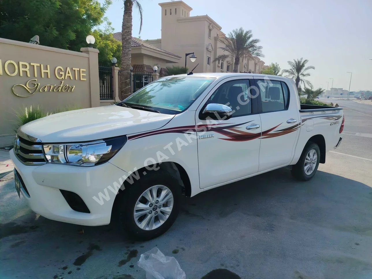 تويوتا هاي لوكس 2022 عادي 98,000 كم 4 سلندر سحب امامي بيكب أبيض