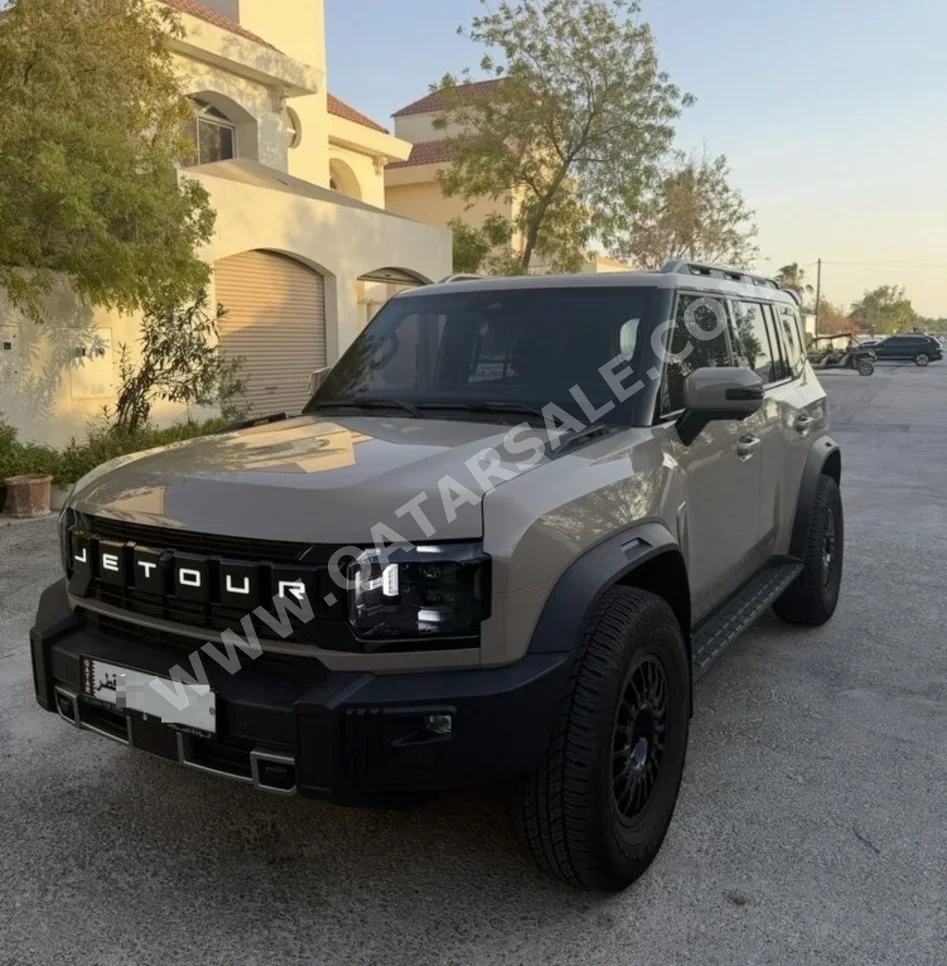 Jetour  T2  Luxury  2025  Automatic  18,300 Km  4 Cylinder  Four Wheel Drive (4WD)  SUV  Beige  With Warranty